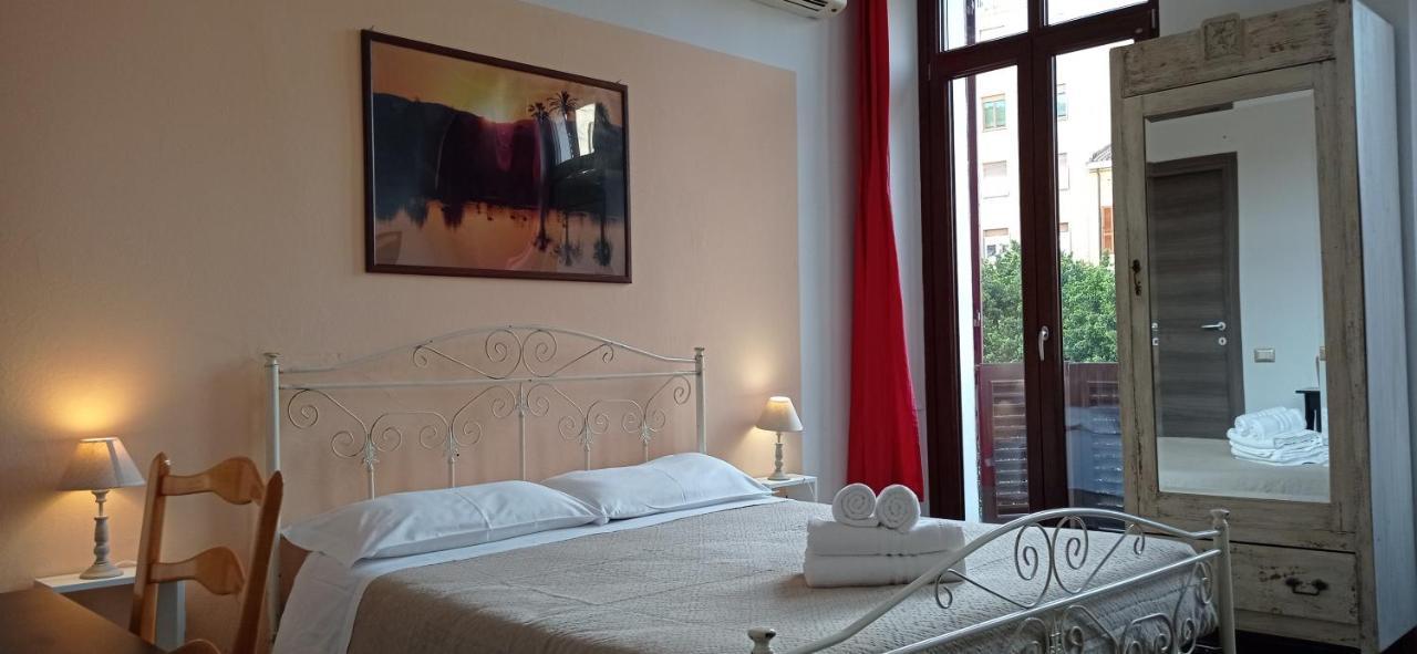 Onlyrooms III - Piazza Jenne Cagliari Buitenkant foto