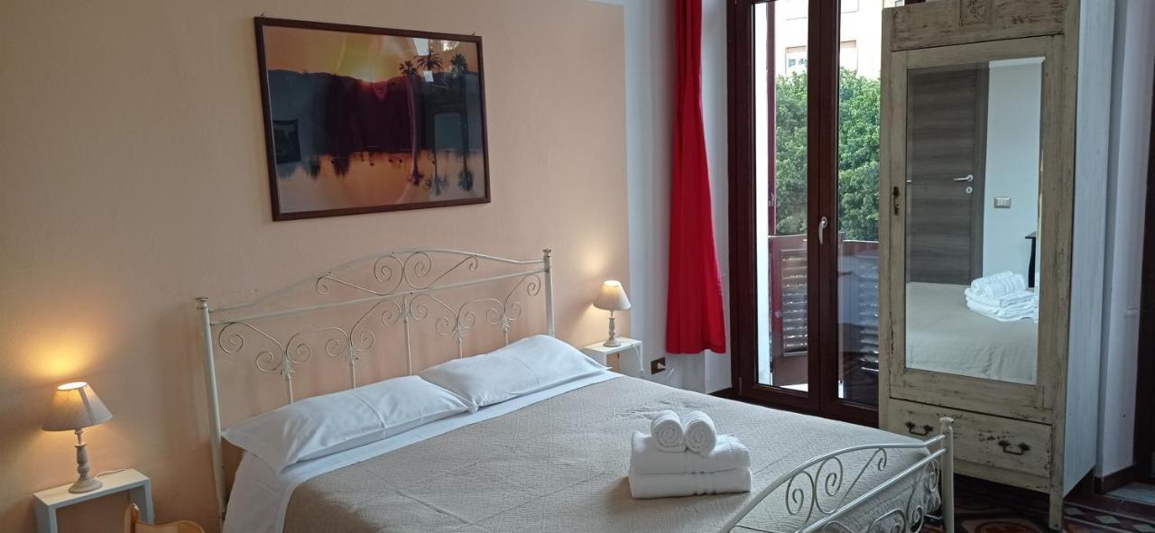 Onlyrooms III - Piazza Jenne Cagliari Buitenkant foto