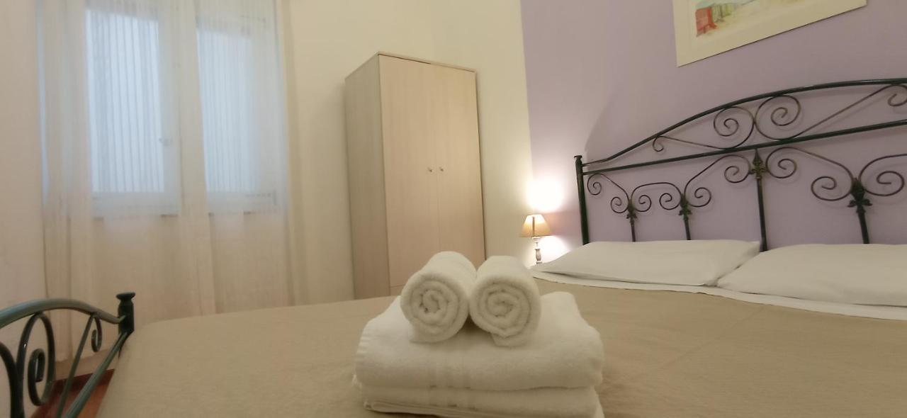 Onlyrooms III - Piazza Jenne Cagliari Buitenkant foto