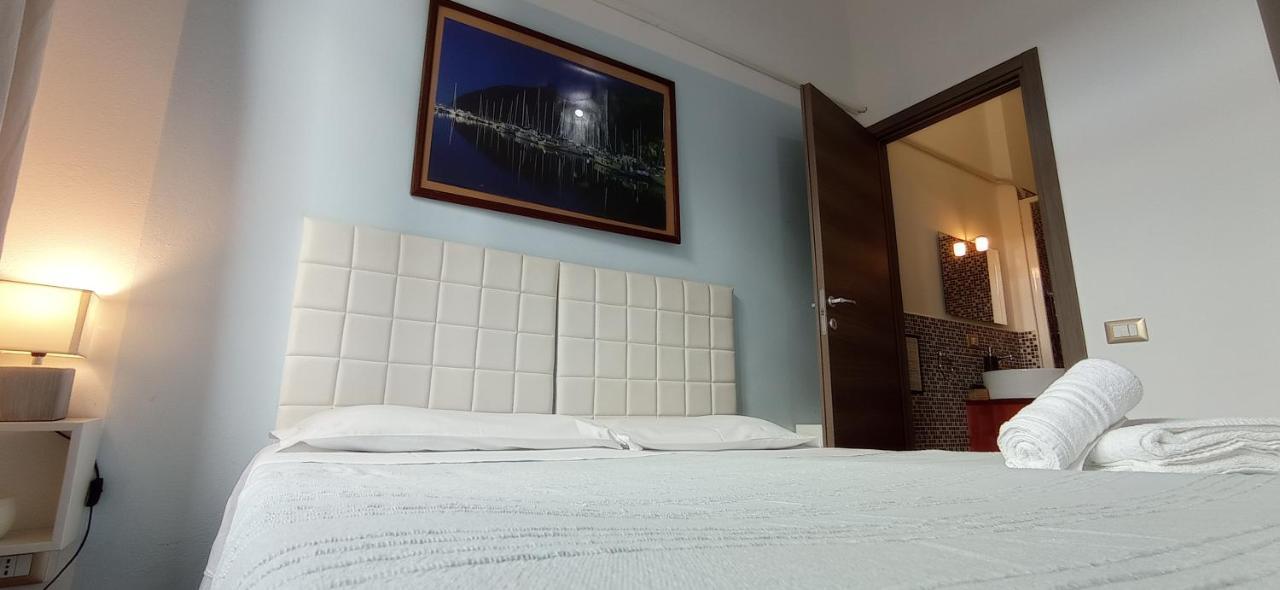 Onlyrooms III - Piazza Jenne Cagliari Buitenkant foto