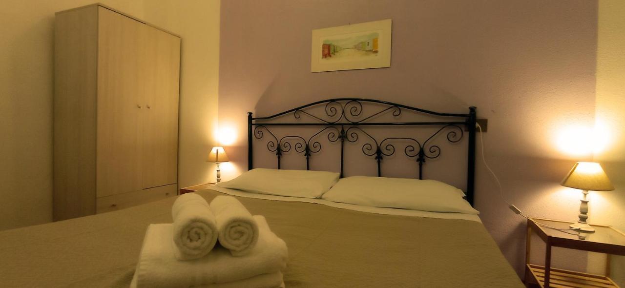 Onlyrooms III - Piazza Jenne Cagliari Buitenkant foto