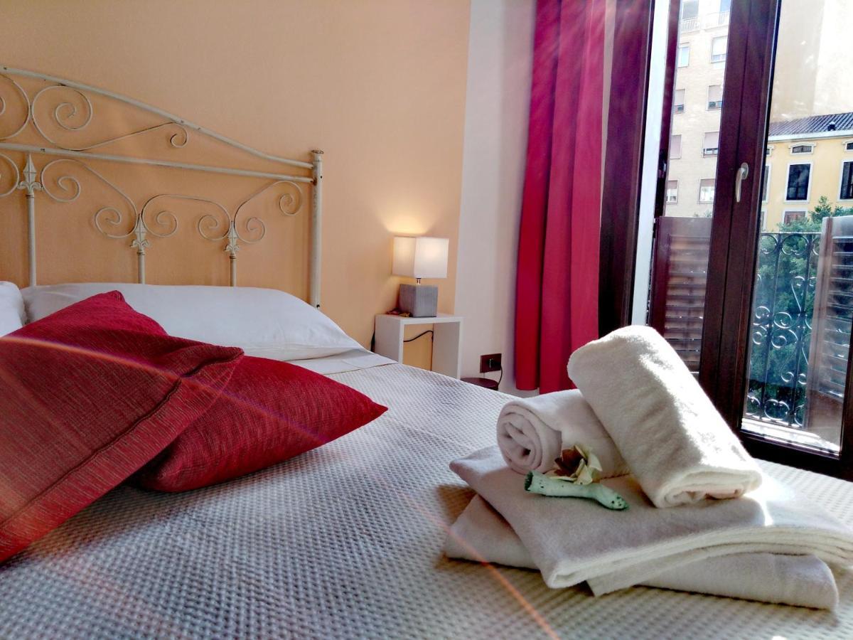 Onlyrooms III - Piazza Jenne Cagliari Buitenkant foto